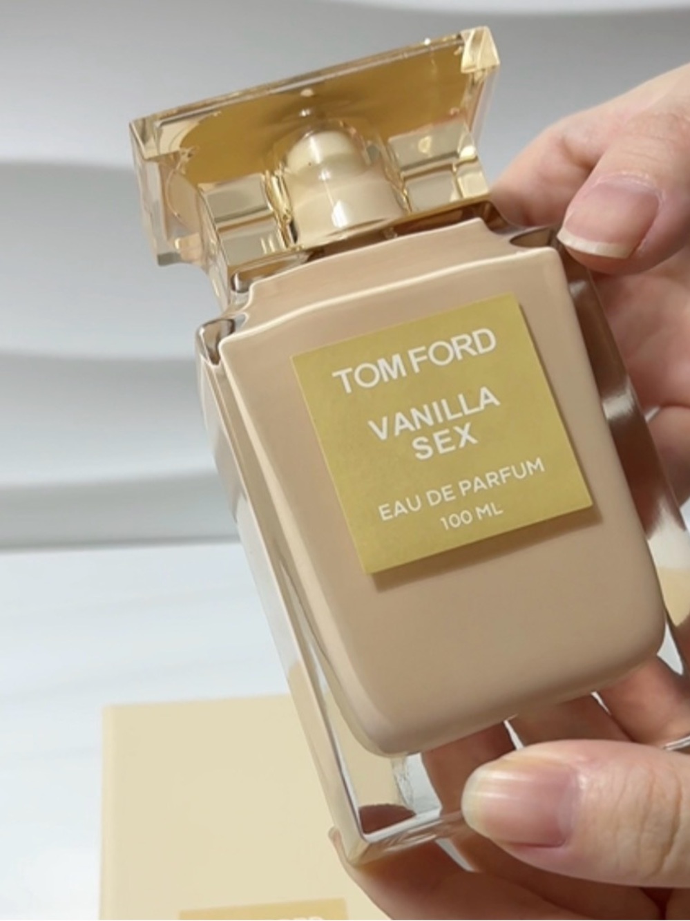 Tom Ford Vanilla Sex - Cream & Gold Bottle - Picture 3 of 3
